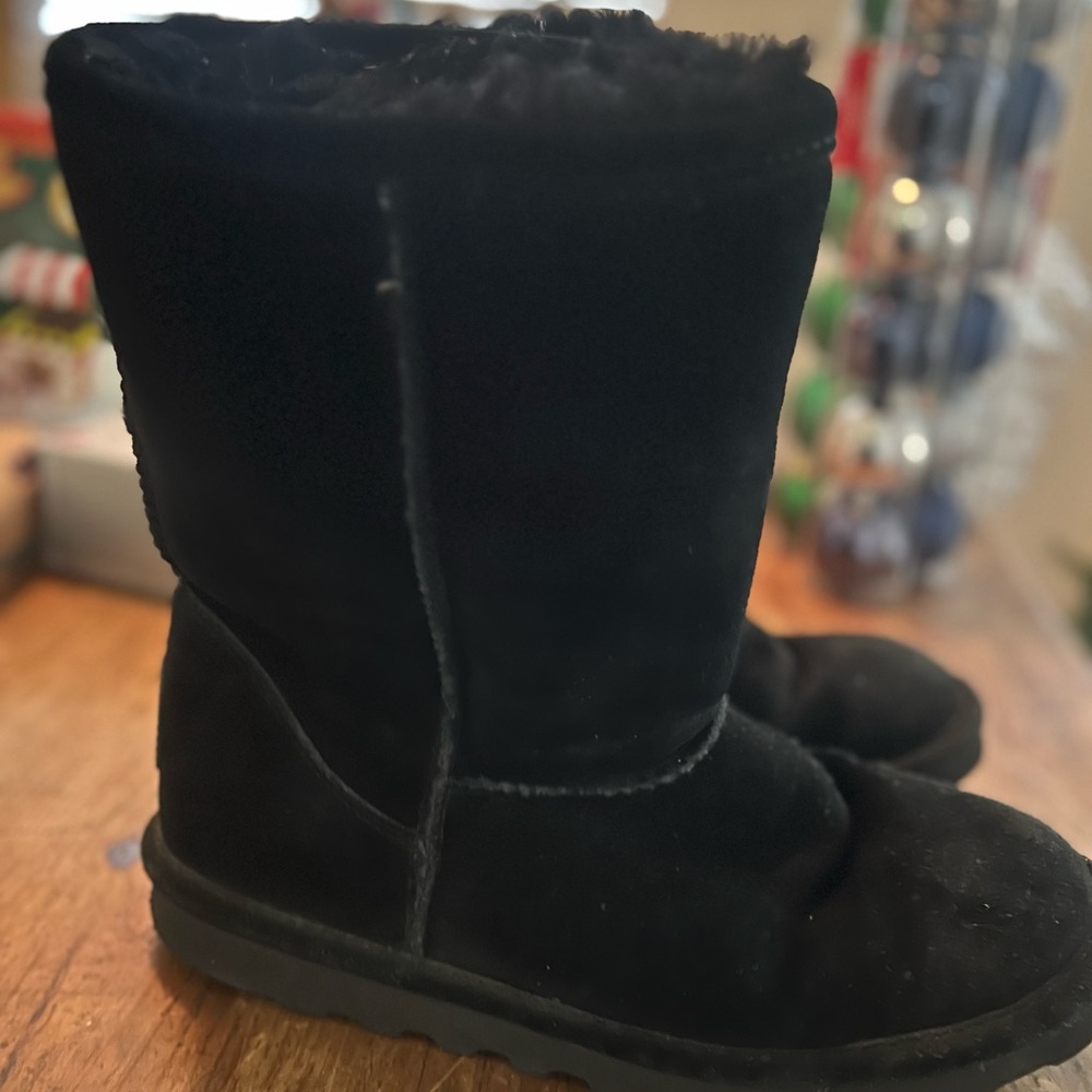 Bear paws size 9 gently used.